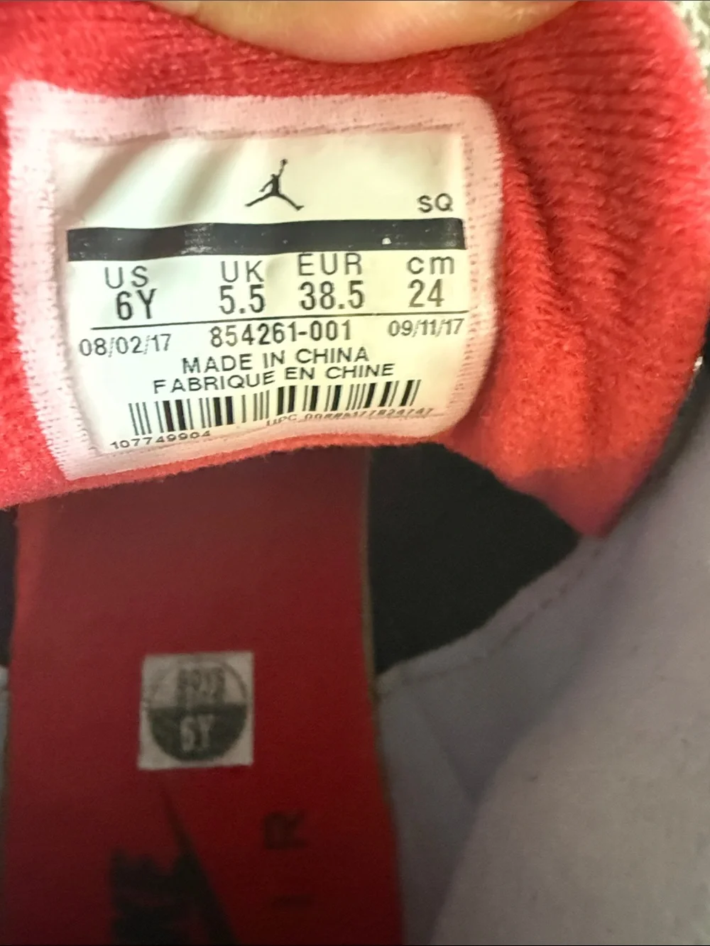 Air Jordan 3 Retro Cement Sneakers Boys Sz. 6